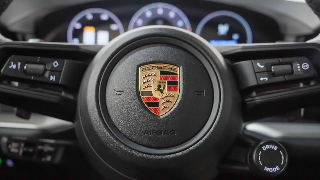 Certified 2025 Porsche Cayenne image 27