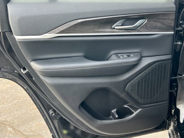 New 2026 Jeep Grand Cherokee Altitude image 32