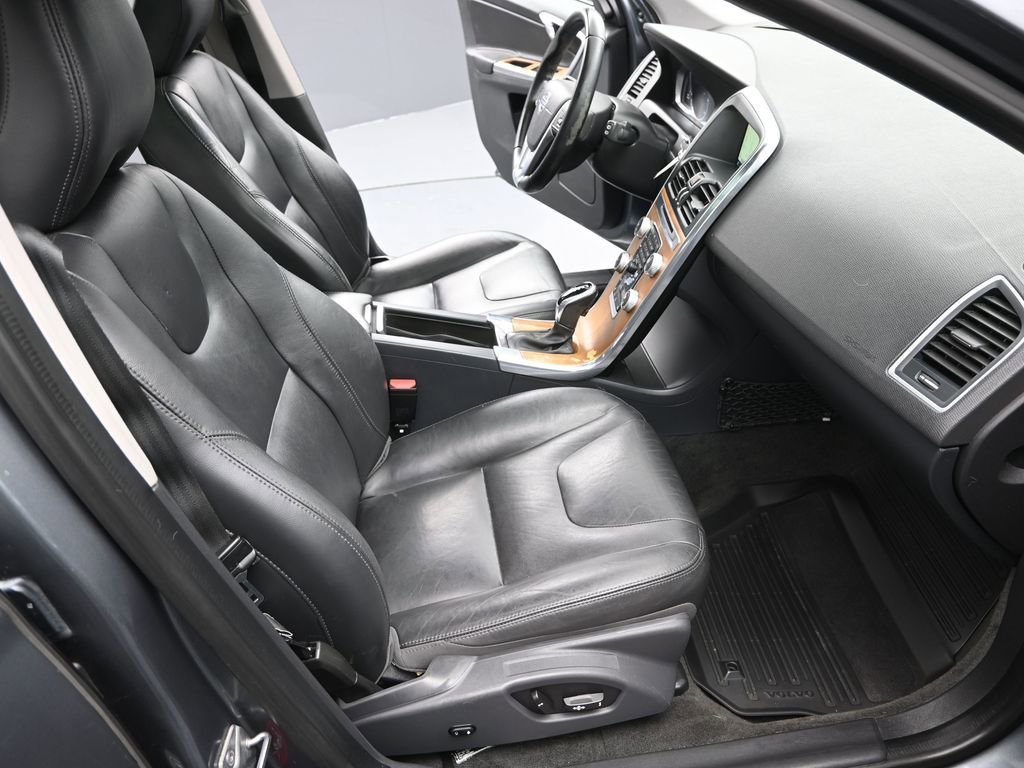Used 2017 Volvo XC60 T5 Inscription w/ Preferred Option Package image 26