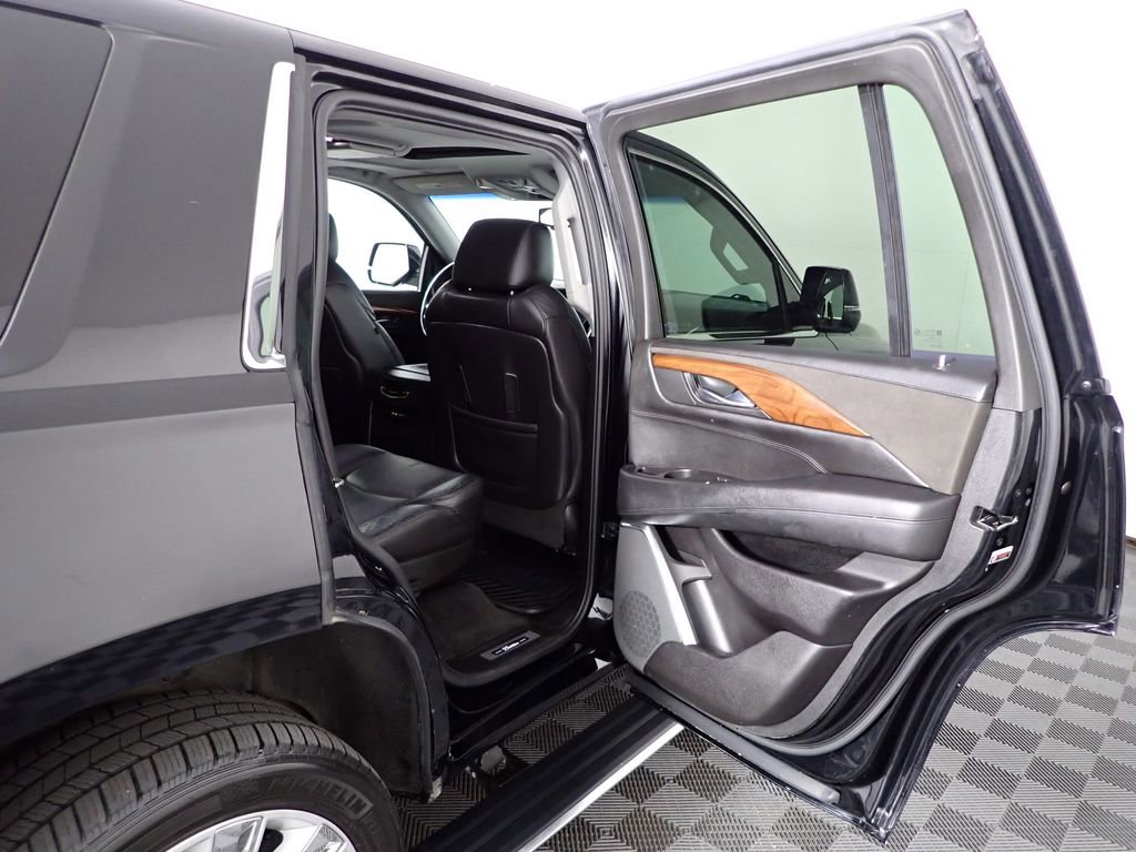 Used 2016 Cadillac Escalade Premium image 35