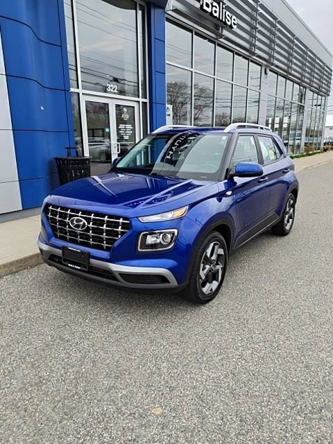 Used 2023 Hyundai Venue SEL image 2