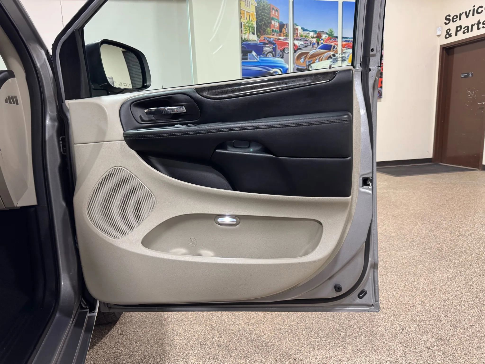 Used 2018 Dodge Grand Caravan SE image 25