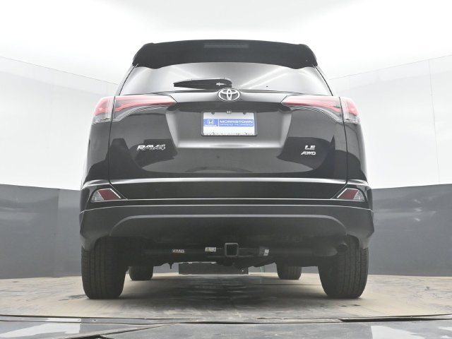 Used 2018 Toyota RAV4 LE w/ All Weather Liner Package AWD/4WD image 32