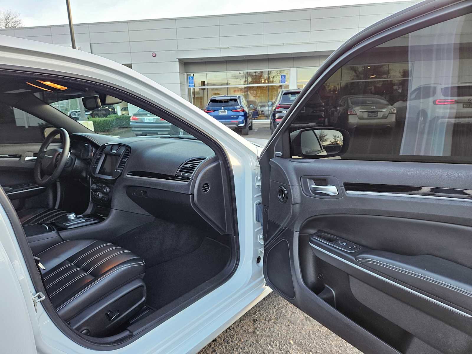 Used 2023 Chrysler 300 S image 10