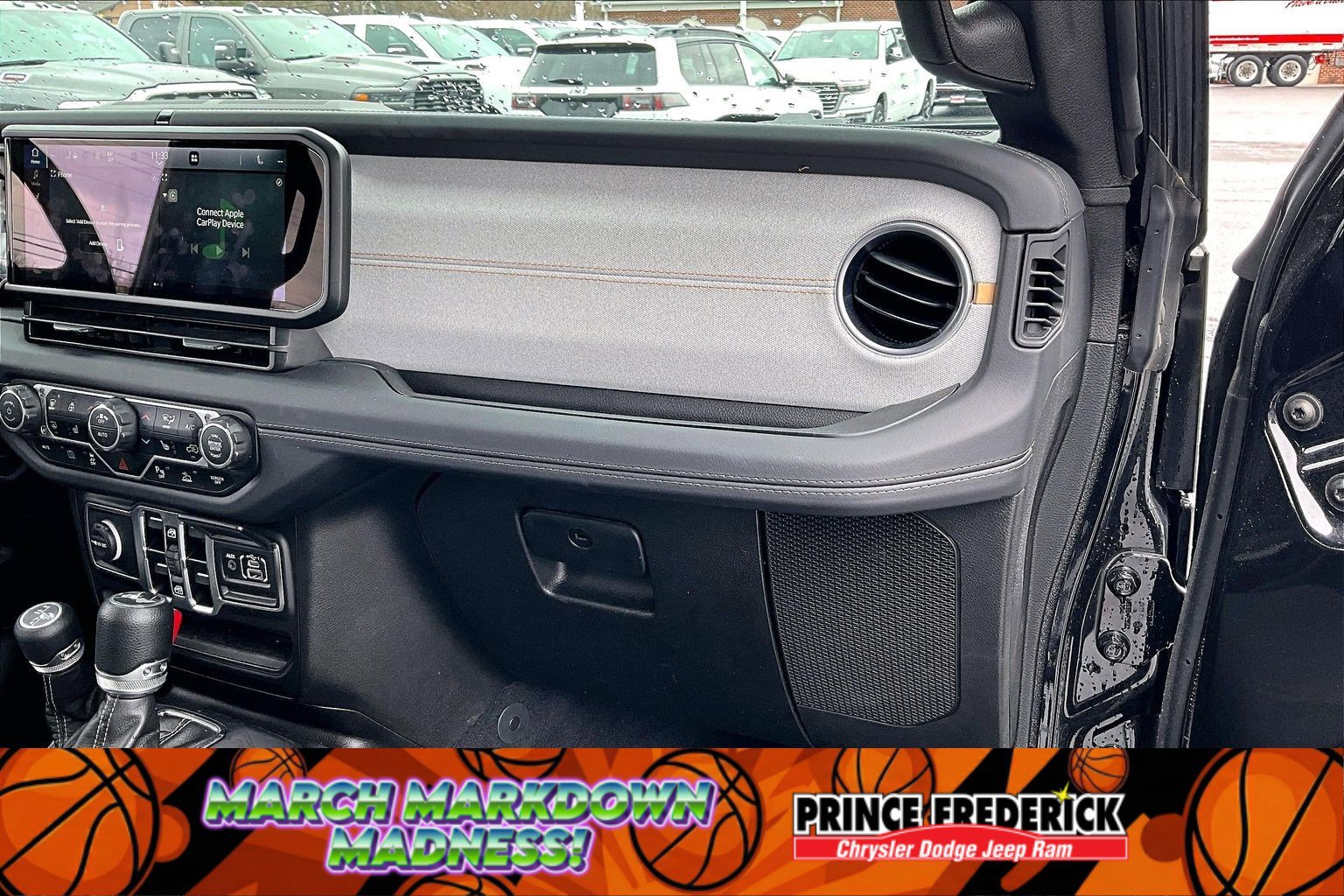 Used 2025 Jeep Wrangler Sahara w/ Safety Group image 13