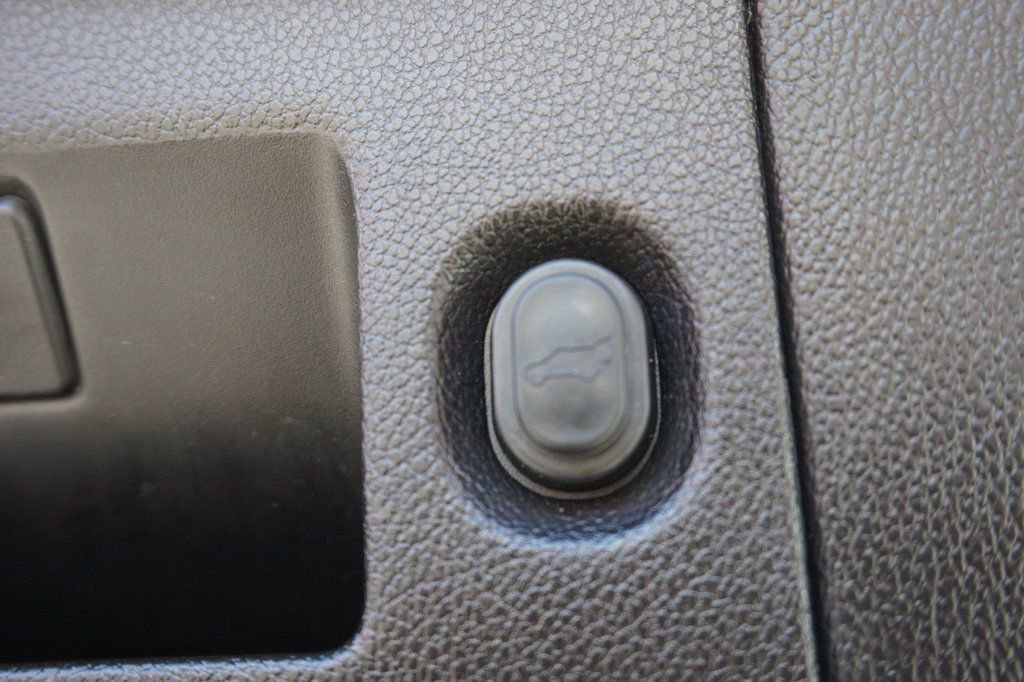 Used 2016 Cadillac Escalade Platinum image 11