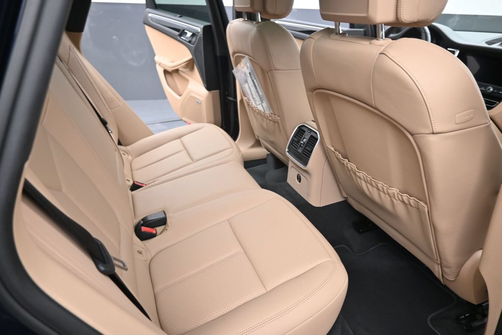 Certified 2021 Porsche Macan AWD/4WD image 20