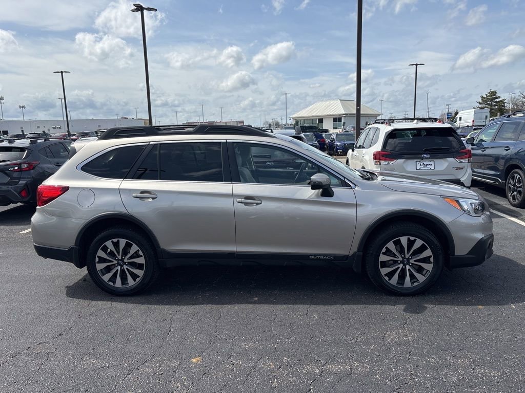 Used 2017 Subaru Outback 3.6R Limited image 2