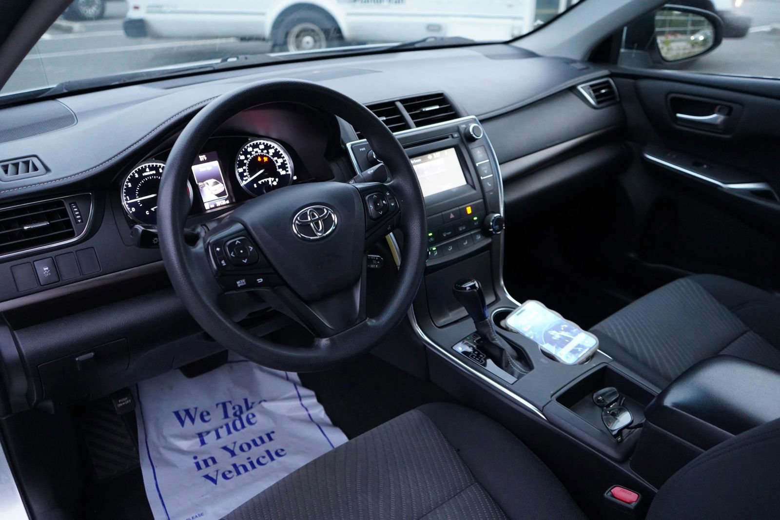 Used 2016 Toyota Camry LE image 9
