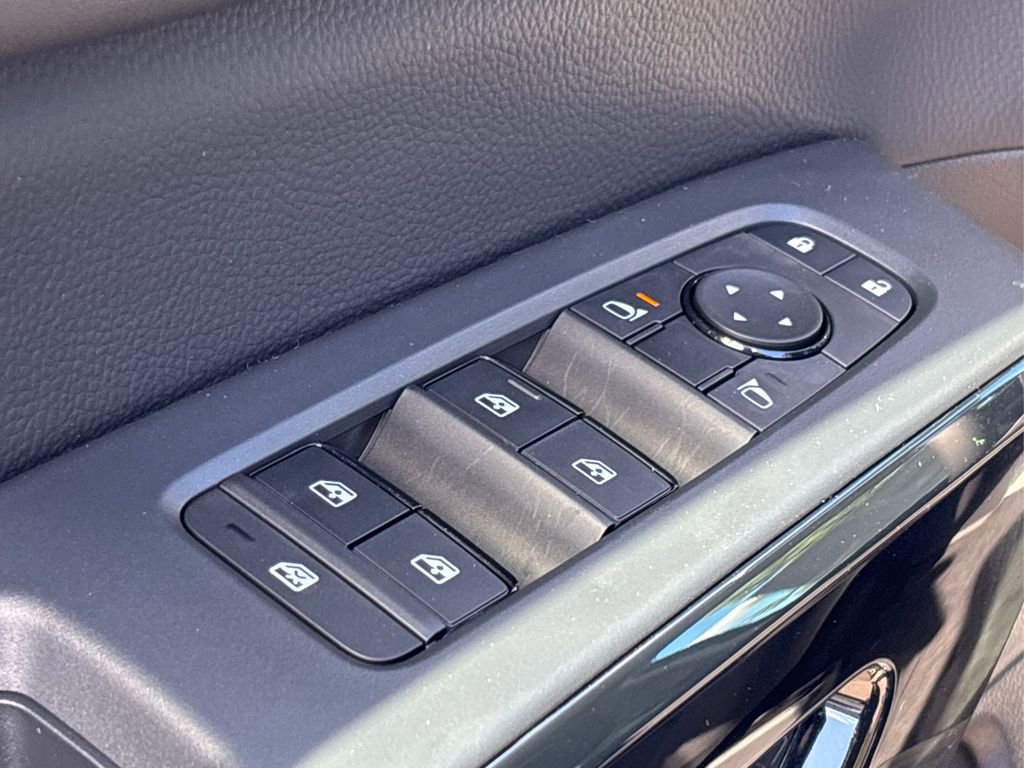 New 2025 Nissan Pathfinder SV w/ Black Appearance Package image 36