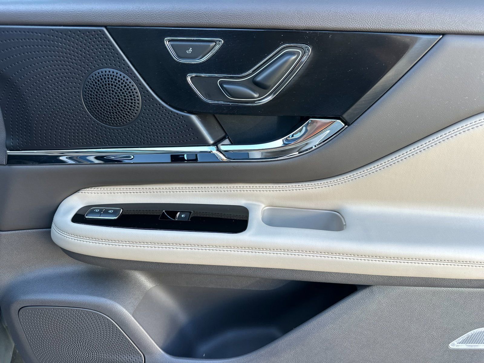 Used 2024 Lincoln Corsair Grand Touring w/ Equipment Group 301A image 20