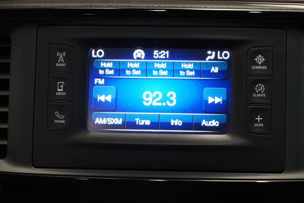 Used 2017 Chrysler Pacifica Touring-L FWD image 20