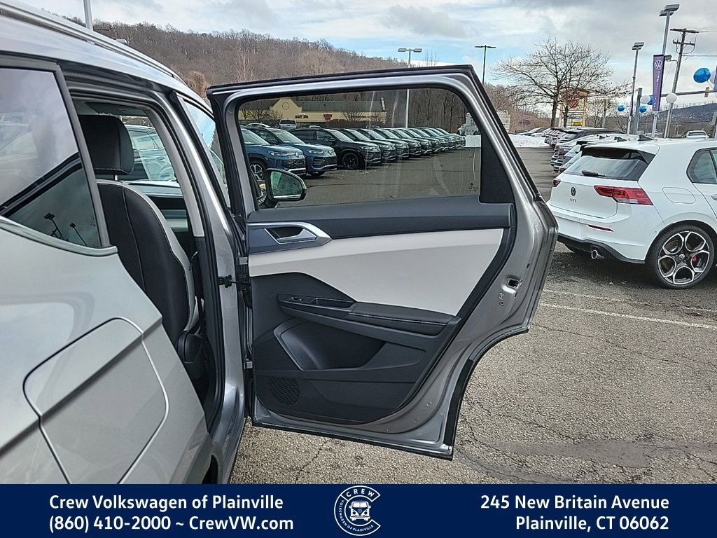 New 2026 Volkswagen Taos SE image 44