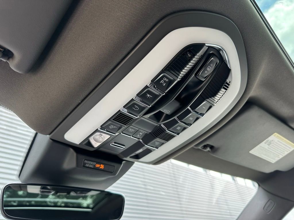 Certified 2026 Porsche Macan Turbo AWD/4WD image 34