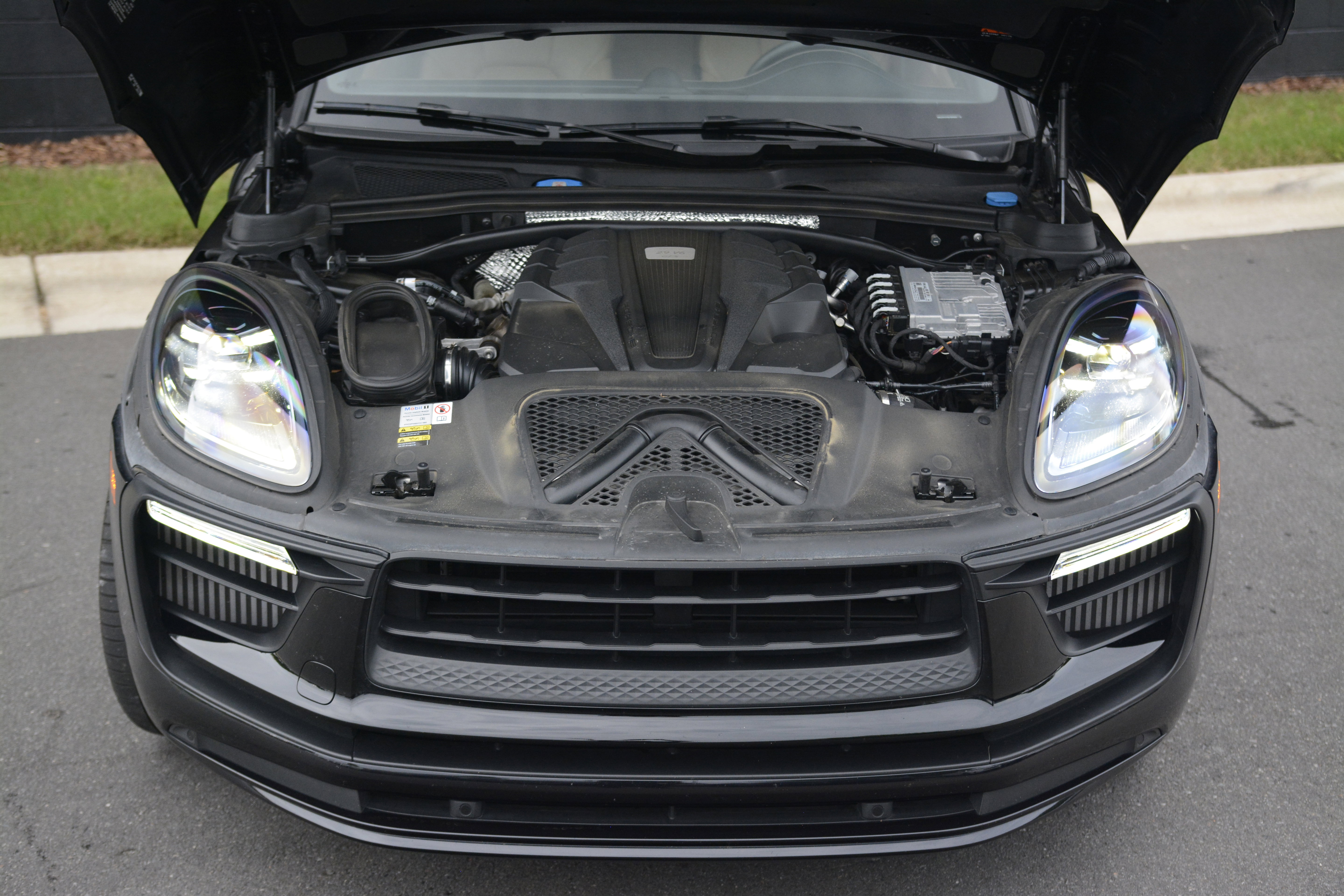 Certified 2023 Porsche Macan GTS AWD/4WD image 36