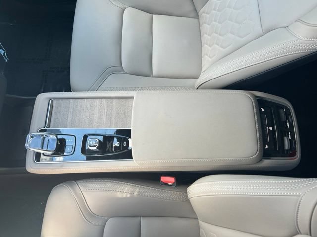 Certified 2025 Volvo XC90 B5 Plus AWD/4WD image 29