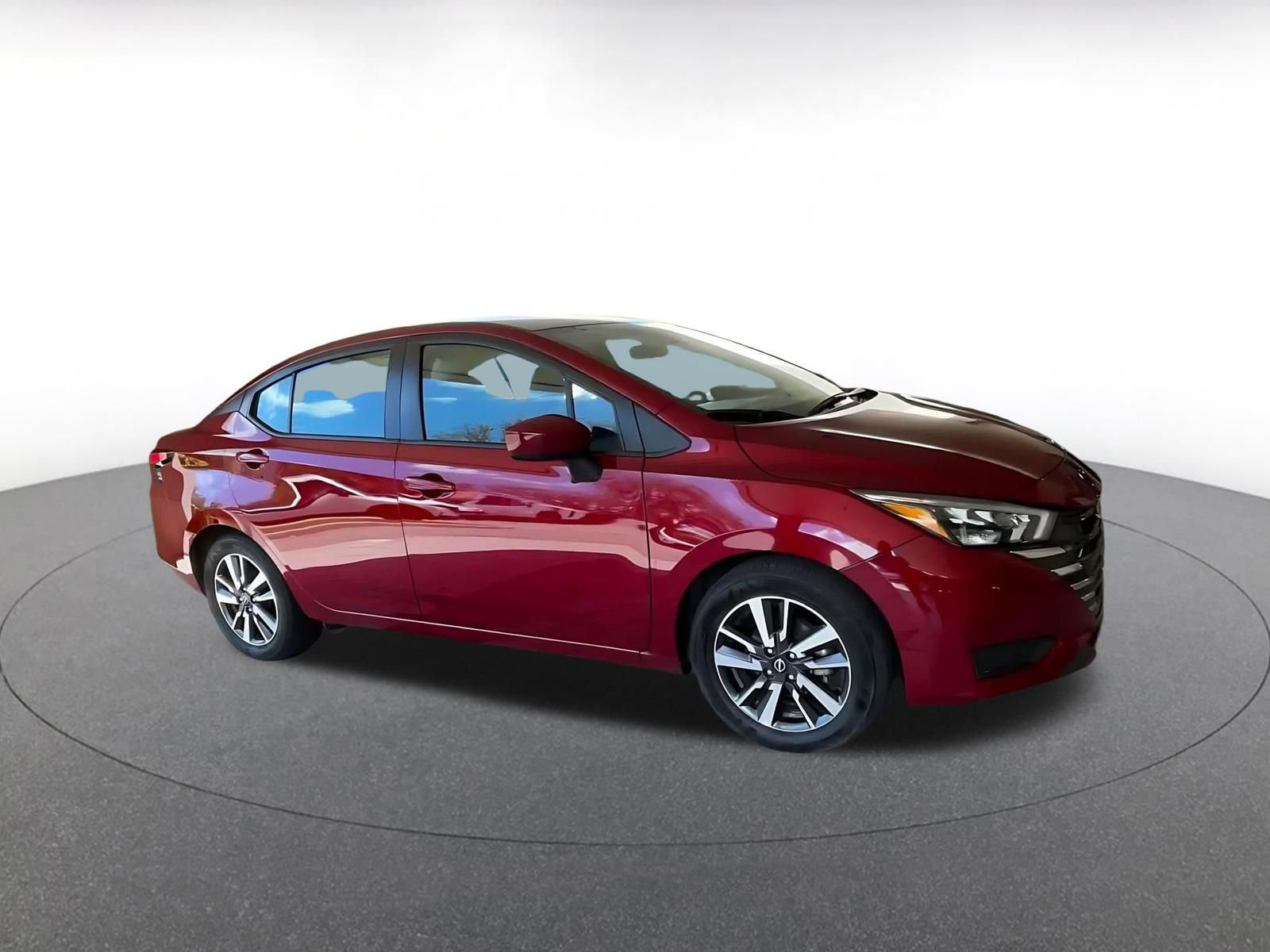 Used 2025 Nissan Versa SV image 2