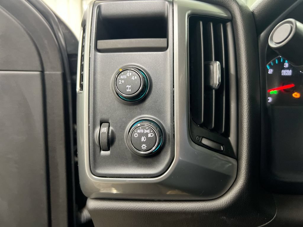 Used 2015 Chevrolet Silverado 1500 LT AWD/4WD image 17