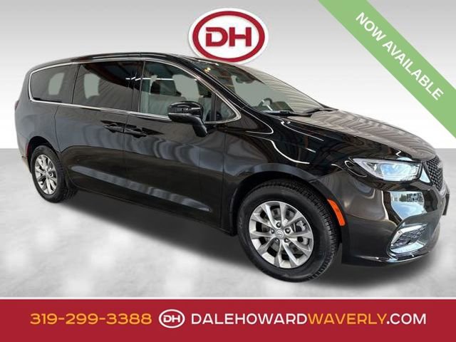 New 2026 Chrysler Pacifica Select image 1