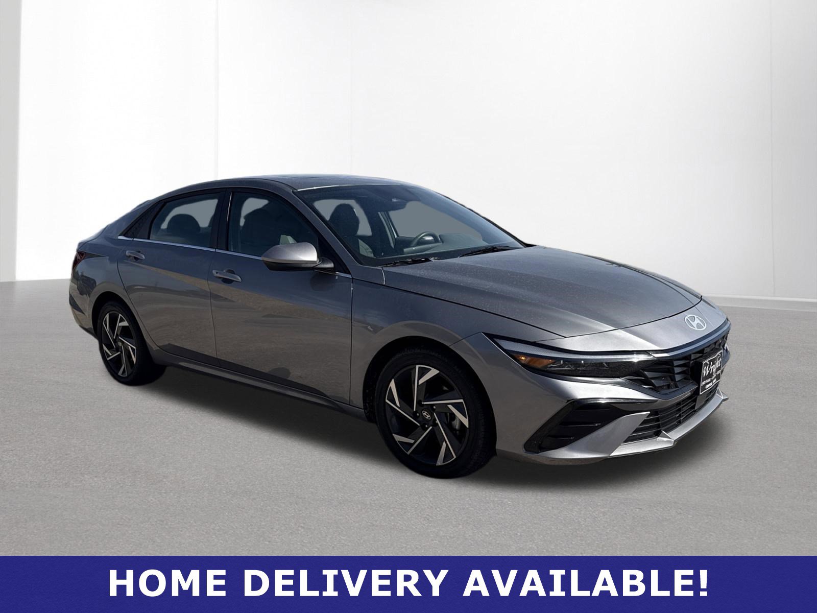 Used 2025 Hyundai Elantra SEL image 1