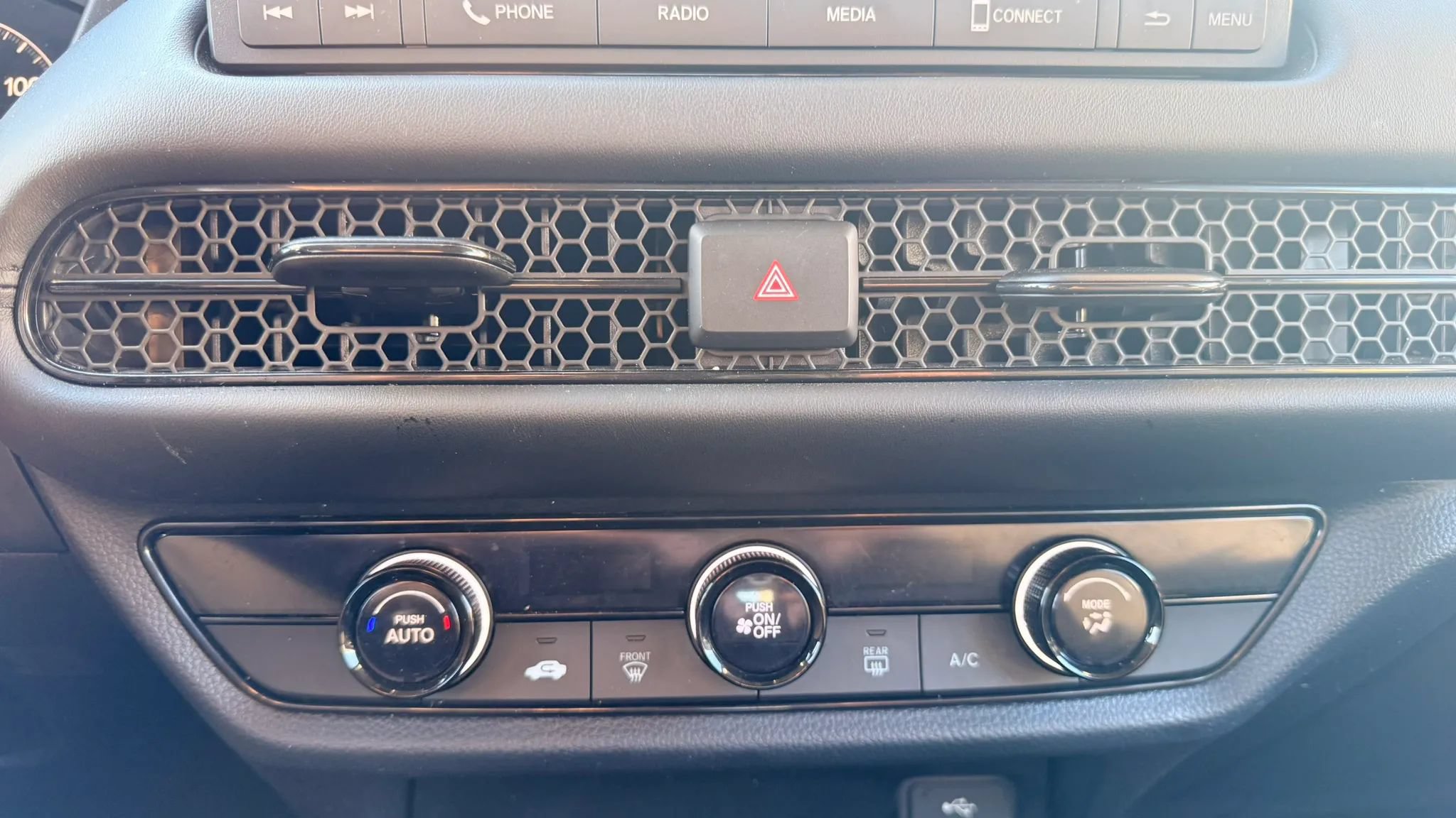 Used 2025 Honda HR-V LX image 23