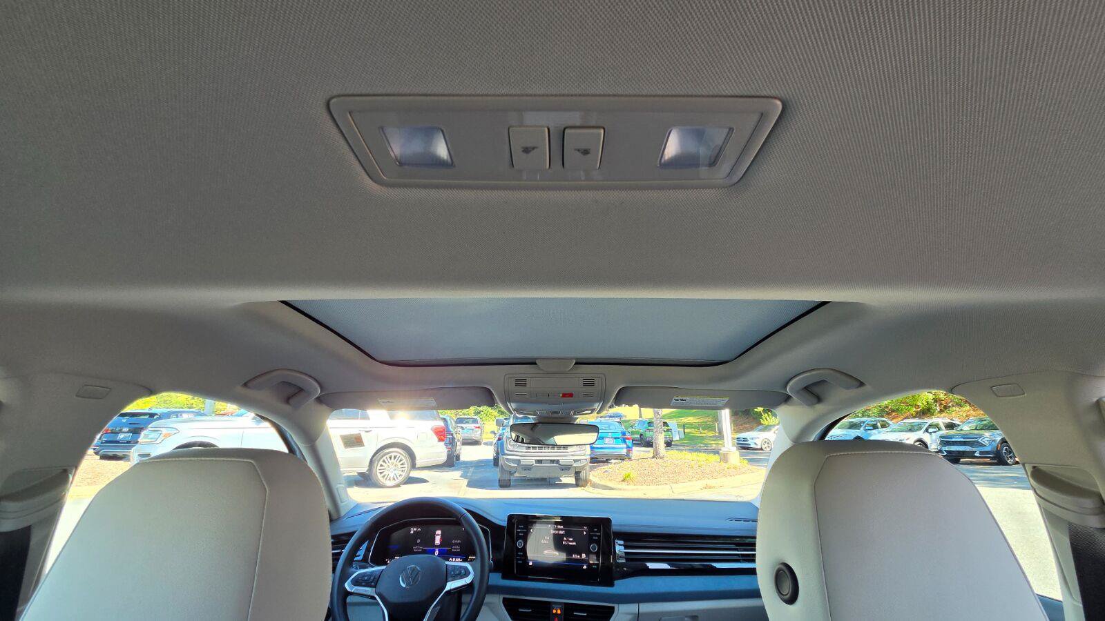 Certified 2025 Volkswagen Jetta SE w/ Sunroof Package FWD image 64
