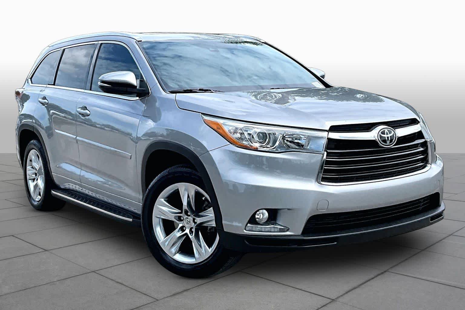 Used 2015 Toyota Highlander Limited Platinum FWD image 3