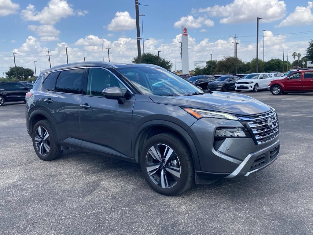 Used 2026 Nissan Rogue SL AWD/4WD image 3