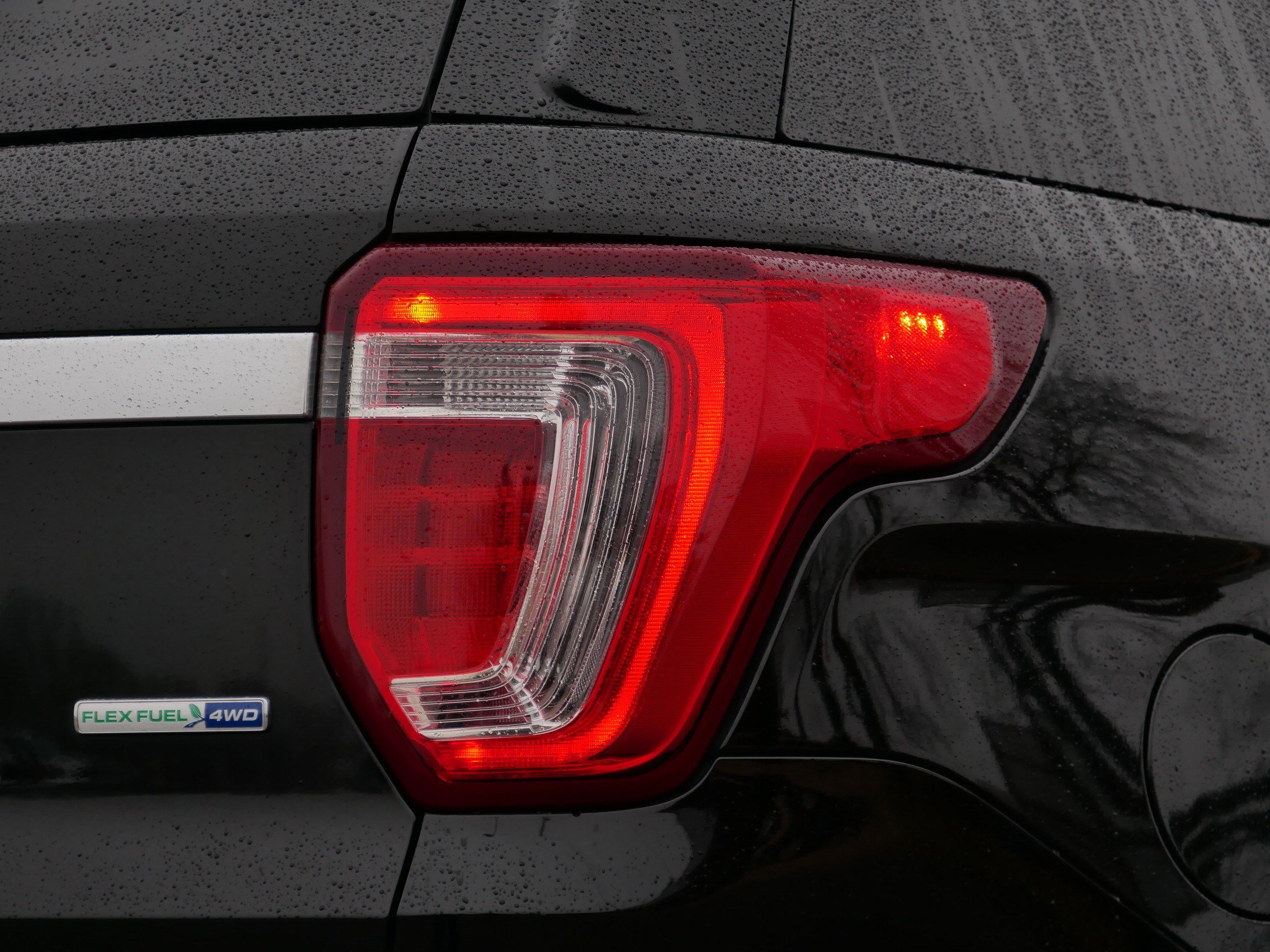 Used 2016 Ford Explorer Limited w/ Equipment Group 301A image 18