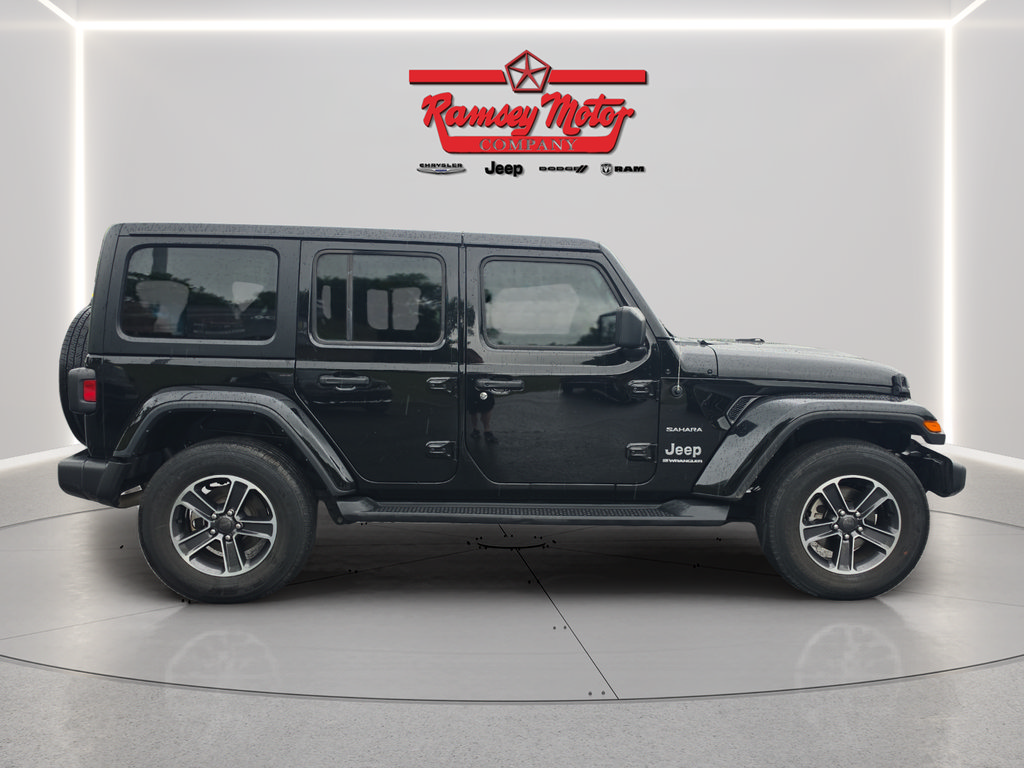 Used 2023 Jeep Wrangler Unlimited Sahara w/ Cold Weather Group AWD/4WD image 6