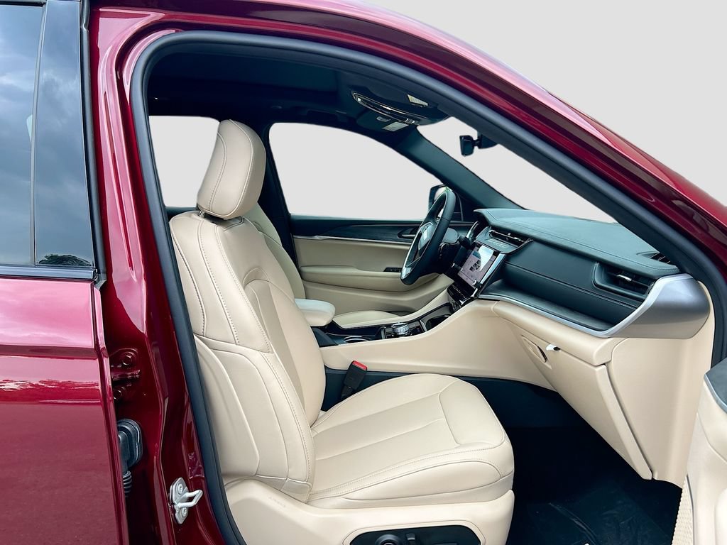 New 2026 Jeep Grand Cherokee L Limited w/ Limited Altitude Package AWD/4WD image 16