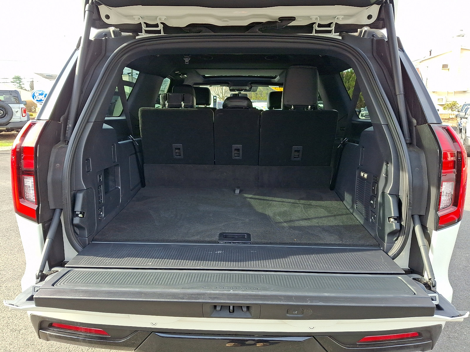 Certified 2025 Ford Expedition Max Platinum w/ Stealth Appearance Package AWD/4WD image 31