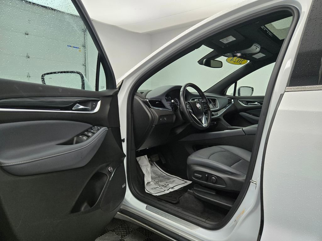 Used 2024 Buick Enclave Essence image 29