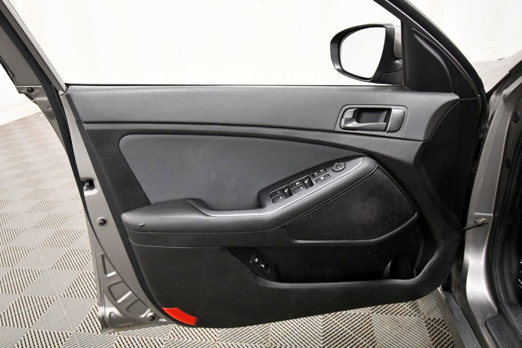 Used 2015 Kia Optima LX FWD image 9