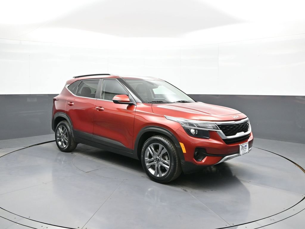 Certified 2022 Kia Seltos S image 4