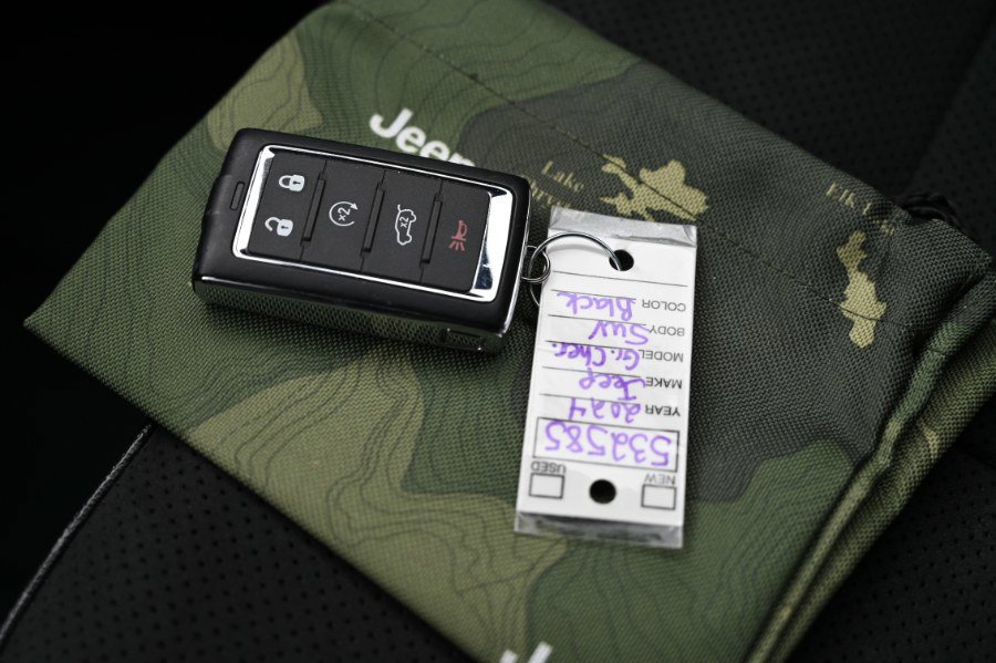 Used 2024 Jeep Grand Cherokee L Laredo image 32