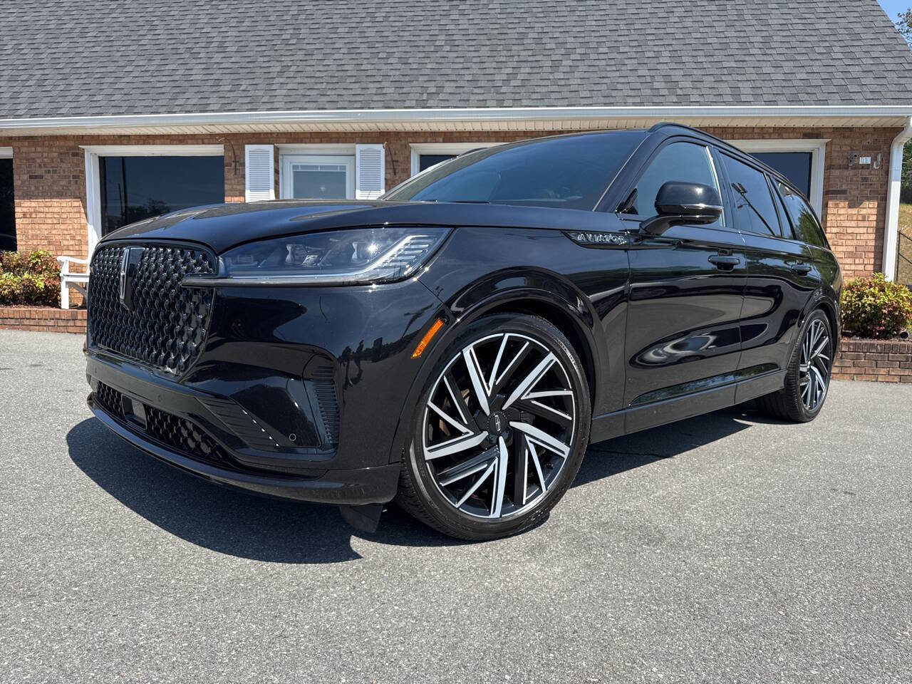 Used 2025 Lincoln Aviator Black Label w/ Jet Appearance Package AWD/4WD image 51