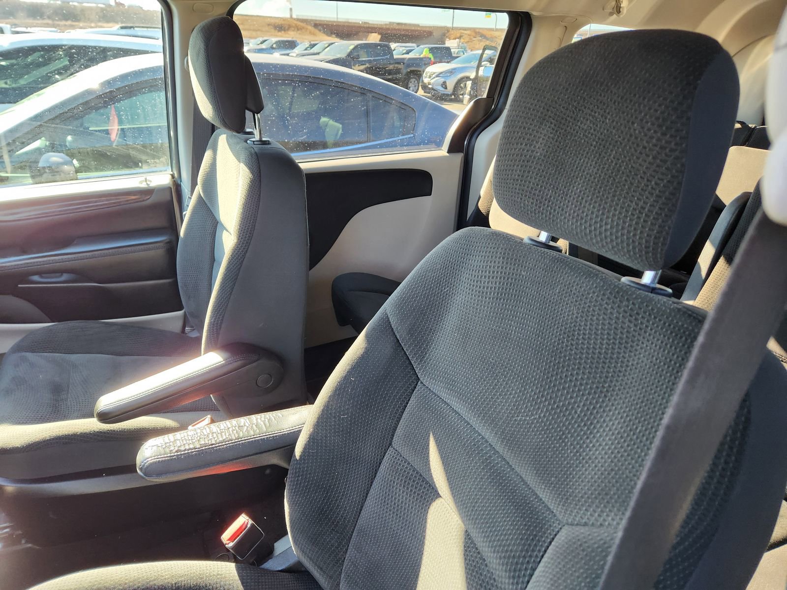 Used 2018 Dodge Grand Caravan SE image 11