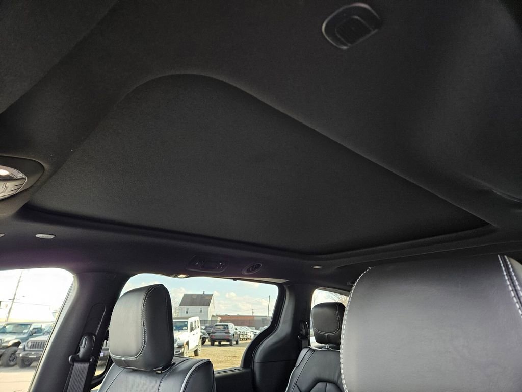 New 2026 Chrysler Pacifica Limited image 19
