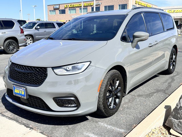 Used 2021 Chrysler Pacifica Touring-L w/ Uconnect Theater Family Group FWD image 7