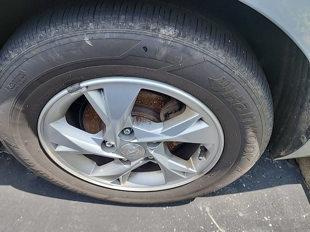 Used 2021 Hyundai Elantra SE FWD image 8