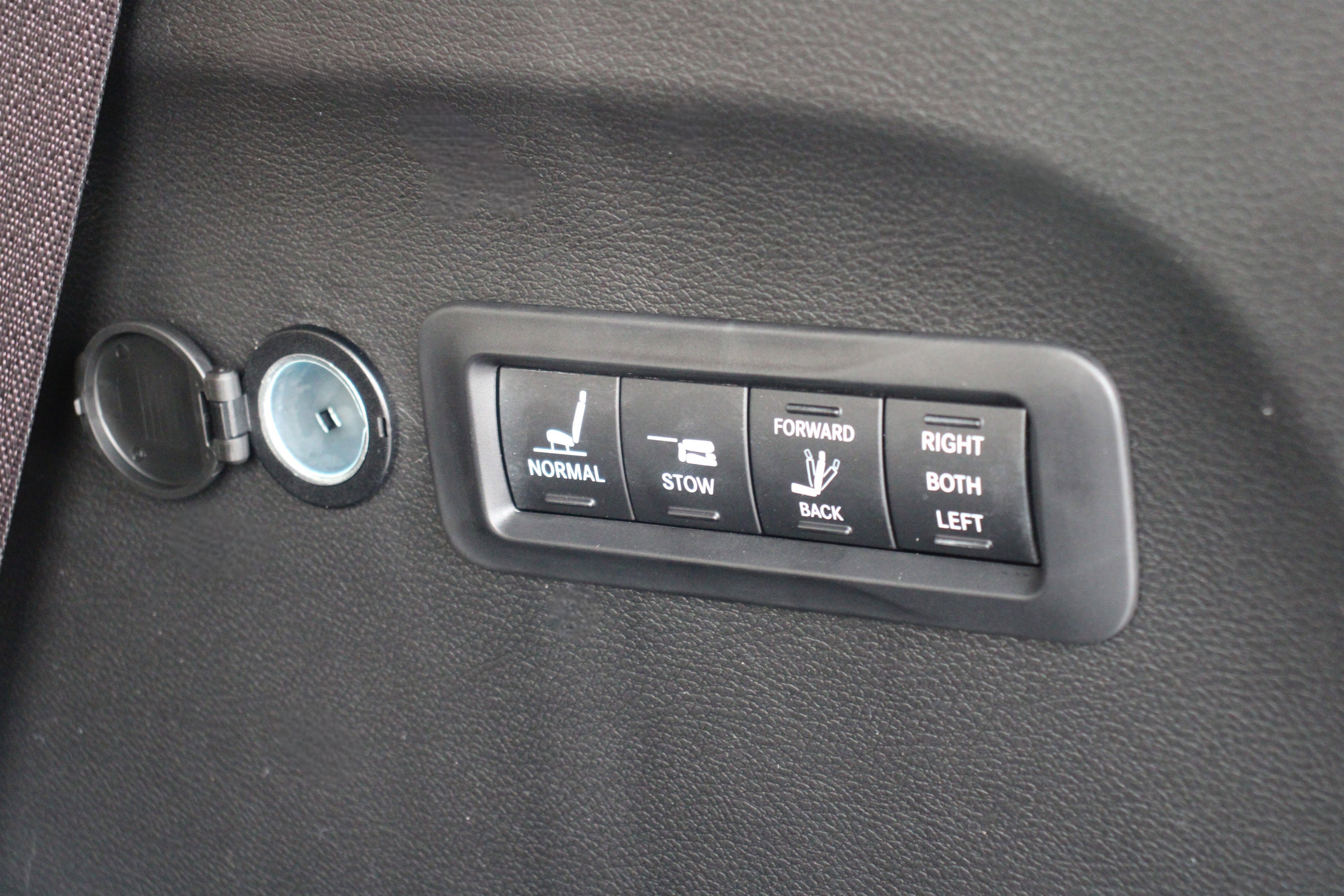 New 2026 Chrysler Pacifica Pinnacle image 27