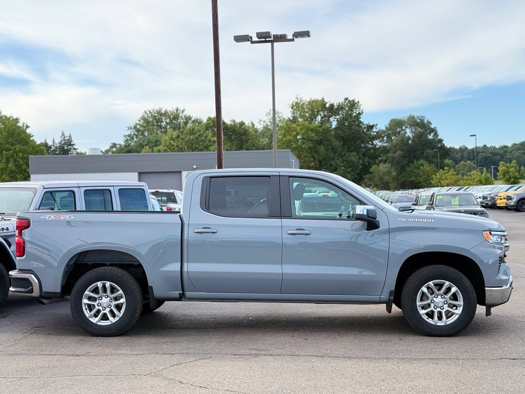 Used 2024 Chevrolet Silverado 1500 LT AWD/4WD image 29