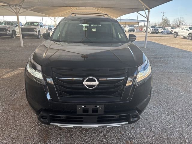 Used 2024 Nissan Pathfinder SL w/ Black Appearance Package image 2