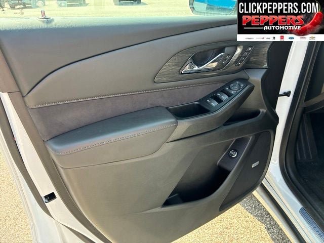 Used 2023 Chevrolet Traverse High Country FWD image 11