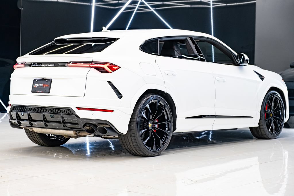 Used 2022 Lamborghini Urus AWD/4WD image 36