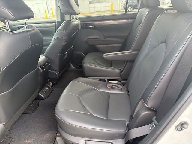 Used 2023 Toyota Highlander Limited image 21
