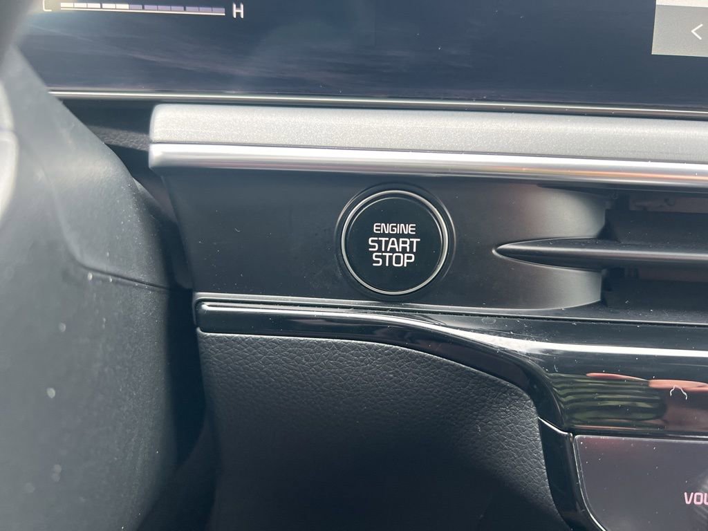 Certified 2025 Kia K5 GT-Line image 58