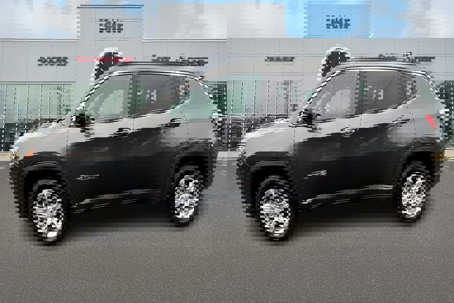 Used 2024 Jeep Compass Latitude image 5