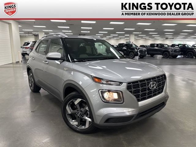 Used 2024 Hyundai Venue SEL FWD video 1